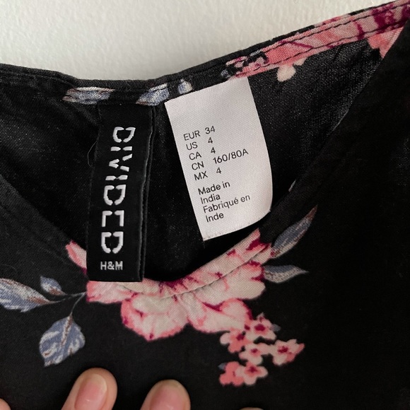 Floral top - Picture 2 of 8